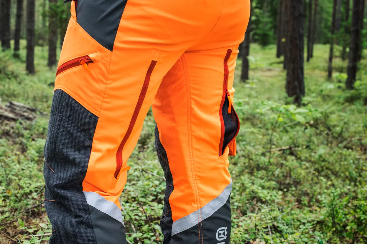 Ventilation zippers on back of legs