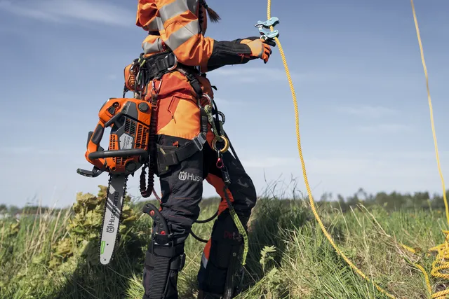 Подвійні вушка для кріплення Пили Husqvarna Україна. Фірмовий магазин Хускварна