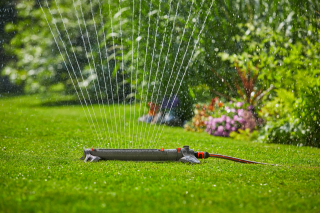 Купити Дощувач Gardena AquaZoom L осцилюючий (18714-20.000.00) Фірмовий інтернет магазин офіційного інструменту Гардена Україна в Ірпіні