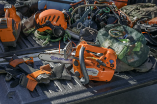Купити Бензопила Husqvarna T525 (9707375-10) Фірмовий інтернет магазин офіційна садова техніка Хускварна Україна в Ірпіні