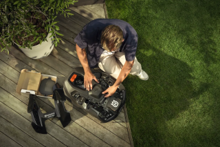 Купити Газонокосарка-робот Husqvarna AM 405XE NERA з системою EPOS (9707741-55) Офіційний інтернет магазин Хускварна Україна