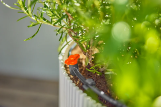 Купити Комплект поливу Gardena Micro-Drip-System Balcony Set на 15 рослин Фірмовий інтернет магазин офіційна садова техніка Гардена Україна в Ірпіні