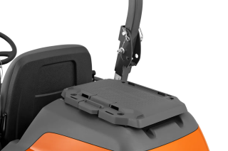 Купить Крепление ящика Husqvarna для райдеров R 400/P 524-й серии (5470413-01) Официальный интернет магазин Хускварна Украина