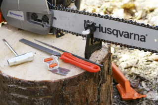 Купити Струбцина для фіксації пили Husqvarna, до будь-якої моделі (5056652-56) Фірмовий інтернет магазин офіційна садова техніка Хускварна Україна в Ірпіні